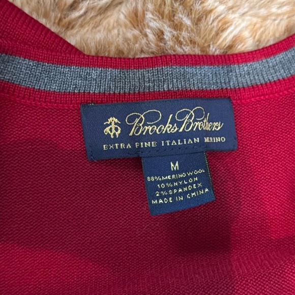 Brooks Brothers Men's Red V-Neck Sweater size M - Picture 6 of 9